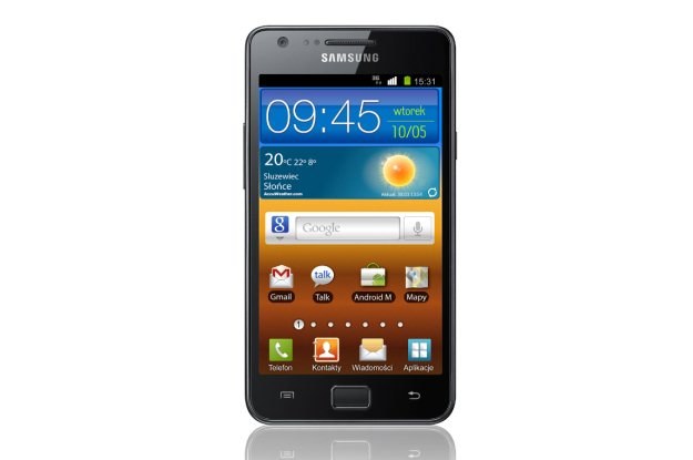 Samsung GALAXY S II - wbrew pozorom, ten model jest szalenie lekki /materiały prasowe