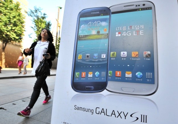 Samsung Galaxy S III okazał się sukcesem większym niż iPhone 5 /AFP