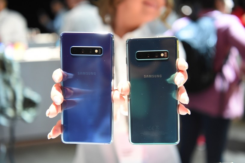 Samsung Galaxy S10+ (z lewej) i Galaxy S10 /AFP