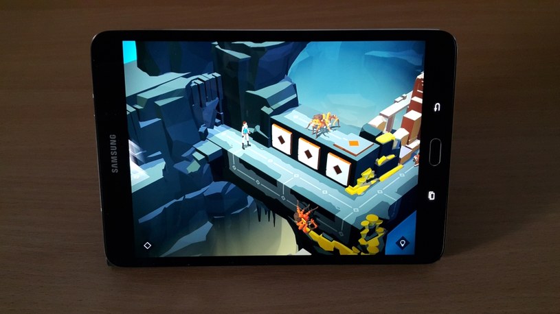 Samsung Galaxy Tab S2 i gra "Lara Croft GO" /INTERIA.PL