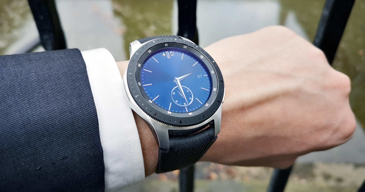 Samsung ​Galaxy Watch - opcja zmiany wyglądu tarczy zegarka ma swoje mocne strony, możemy dopasować jego wygląd do okazji /INTERIA.PL