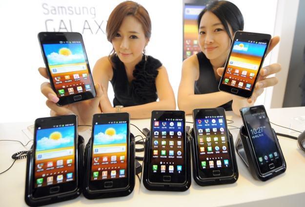 Samsung pokonał Nokię i stał się liderem rynku telefonów /AFP