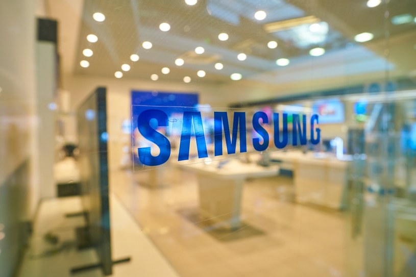 Samsung pracuje nad naprawą błędu związanego z odświeżaniem ekranu /123RF/PICSEL