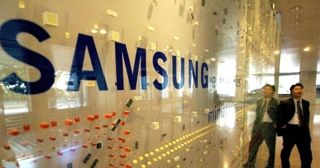 Samsung produkuje obudowy do nowego flagowego smartfona /AFP