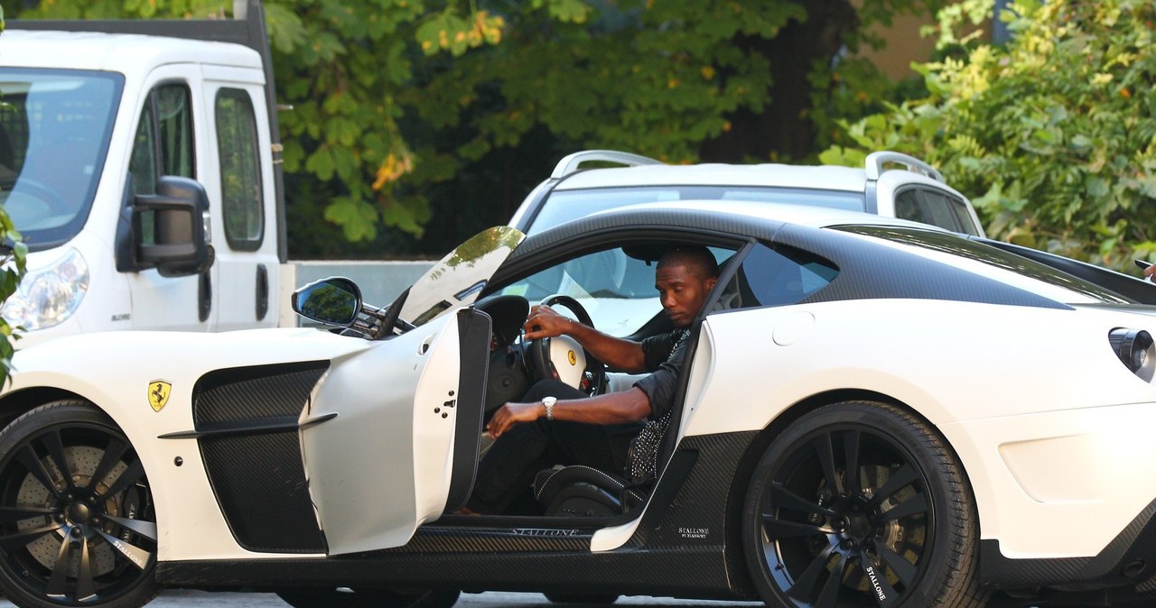 Samuel Eto i Ferrari 599 GTB Fiorano /Splash News /East News