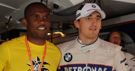 Samuel Eto'o i Robert Kubica /Informacja prasowa