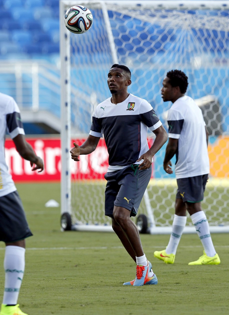 Samuel Eto'o w czasie treningu /JULIO MUNOZ  /PAP/EPA