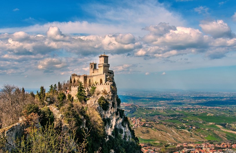 San Marino i Rocca Della Guaita, średniowieczny zamek na górze Titano. /123RF/PICSEL