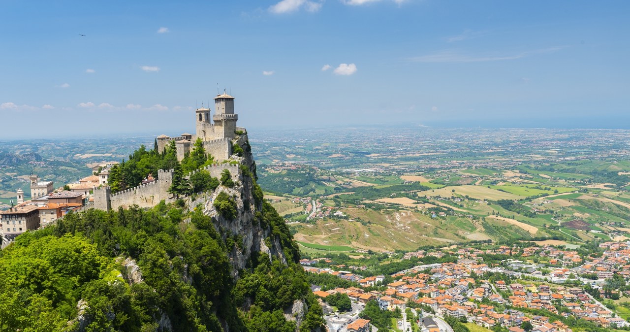 San Marino to państwo stanowiące enklawę na obszarze Włoch. To kraj niewielki, ale warty zobaczenia. /Pixel