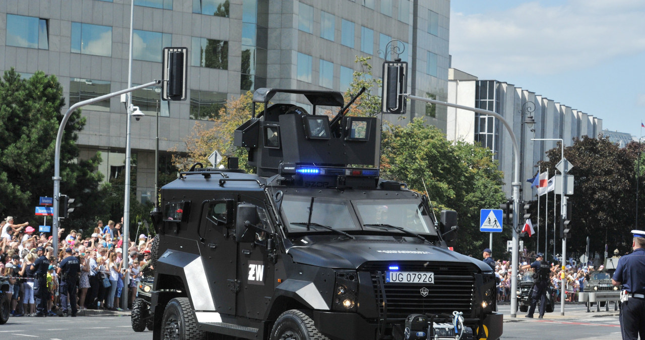 SandCat to samochód, który kilka lat temu w przetargu kupiła Żandarmeria Wojskowa. Masa auto to jednak dużo ponad wymagane w przetargu 3,5 tony. /Wojtek Laski /East News