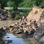 Sanepid: Fala powodziowa niesie ze sobą wiele zanieczyszczeń