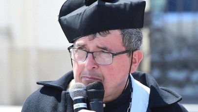 Sanepid reaguje na "cudowną wodę" ks. Natanka