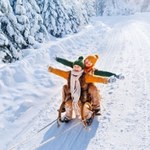 Sanki w promocji w Carrefour! Wykorzystaj śnieżne dni póki można