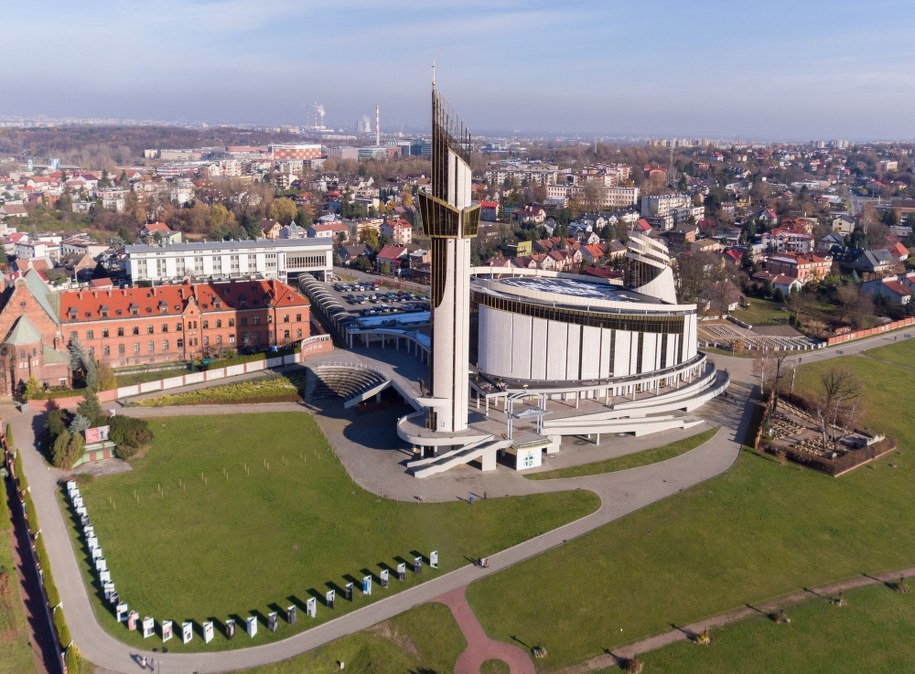 Sanktuarium Bożego Miłosierdzia ul. Siostry Faustyny w Krakowie /Dariusz Radzimierski /PAP