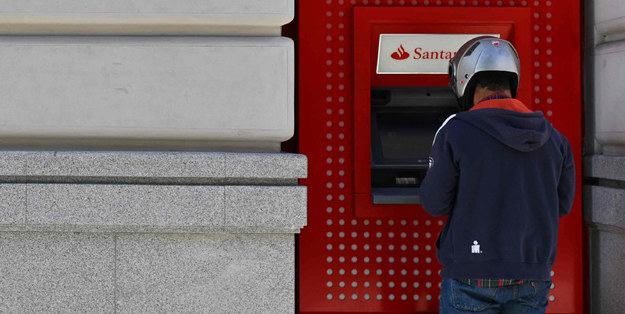 Santander straci na odsetkach do 450 mln zł /AFP