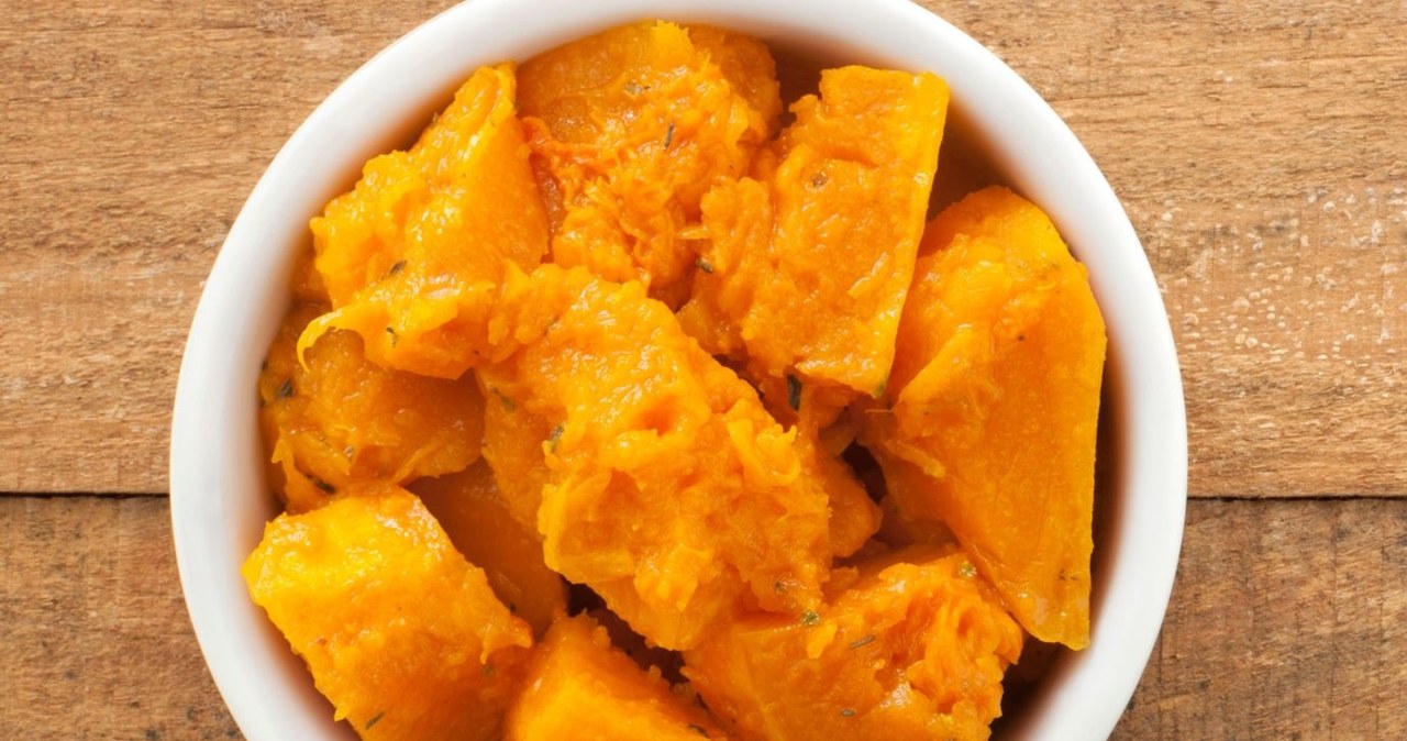 Sapote występuje w kilku odmianach. Jest tak miękkie, że rozgniata się pod naciskiem palców / FotografiaBasica /123RF/PICSEL