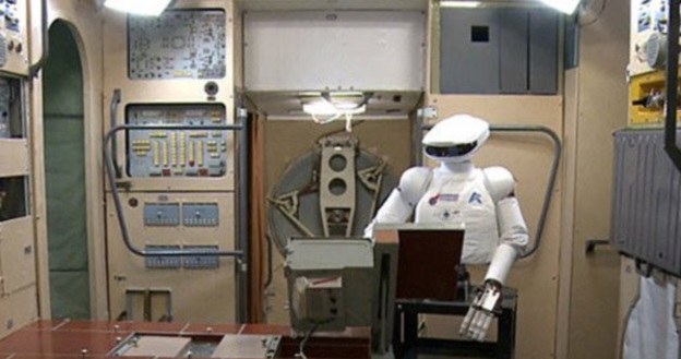SAR-400 w 2015 r. będzie pomagał astronautom na ISS /materiały prasowe
