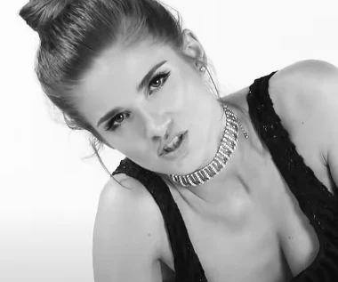 Sara Jaroszyk z płytą "#NEOWISE". Promuje ją odważnym zdjęciem