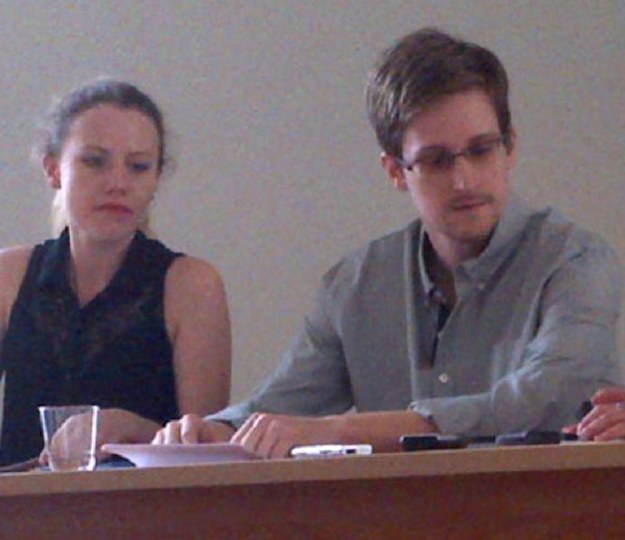 Sarah Harrison i Edward Snowden / 	TANYA LOKSHINA / HUMAN RIGHTS WATCH HANDOUT    /PAP/EPA