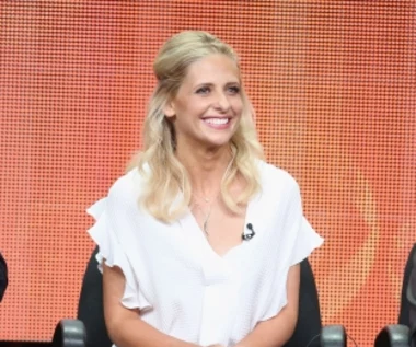 Sarah Michelle Gellar w serialowej wersji "Szkoły uwodzenia"