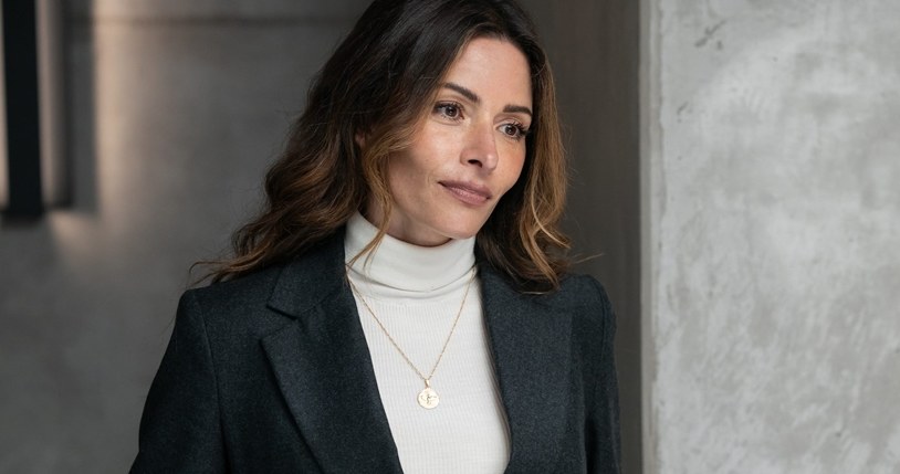 Sarah Shahi w serialu "Paradise" /Disney+