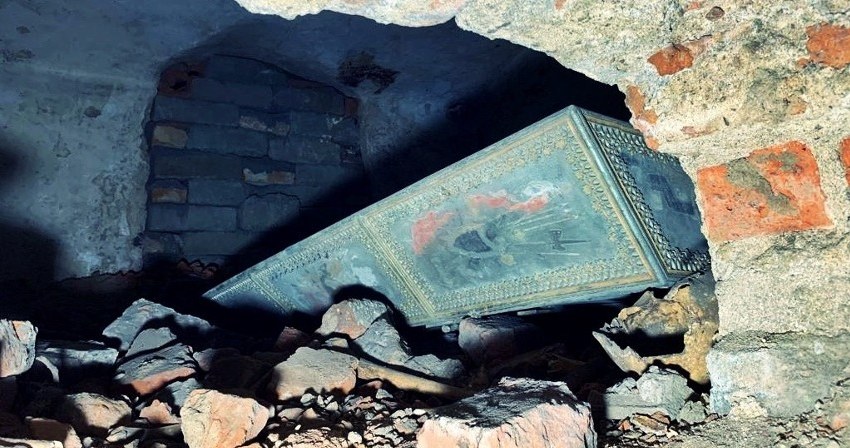 Sarkofag znaleziony w świdnickiej katedrze /Archiwum kurii świdnickiej /materiał zewnętrzny