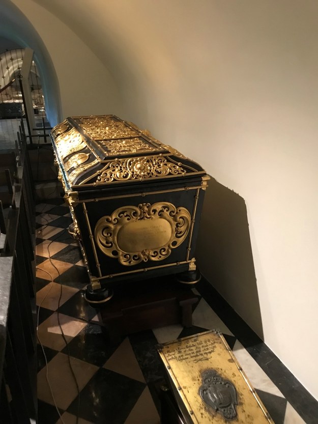 Sarkofagi króla Władysława IV Wazy i jego żony Cecylii Renaty wróciły do krypty na Wawelu /Marek Wiosło /RMF FM