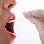 SARS-CoV-2 atakuje komórki jamy ustnej