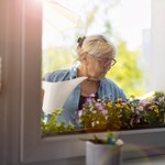 Sąsiadka regularnie zalewa mój balkon. Co mogę zrobić?