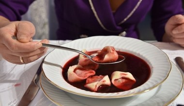 Sąsiadka zdradziła mi sposób na idealnie czerwony barszcz. Dzięki temu zupa wygląda jak z restauracji