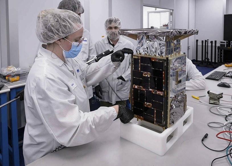 Satelita Capstone w kwietniu 2022 roku podczas testowania podzespołów sterowania lotem / zdjęcie: NASA/Dominic Hart /East News