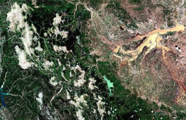 "Satelitarne widmo kolorów wody (akwareli?) po powodzi" - skutki powodzi w Grecji /Ewa Bubula (Sentinel-2A on 10.09.2023) /Materiały prasowe