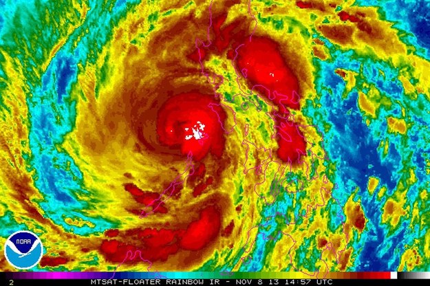 Satelitarne zdjęcie tajfunu /NASA / LANCE /EOSDIS RAPID RESPONSE /PAP/EPA
