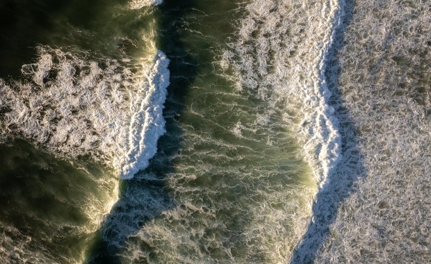 Satelity zarejestrowały gigantyczne fale na Pacyfiku. Zjawisko bez precedensu