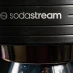 Saturator i syropy SodaStream w promocji – stwórz ulubione napoje taniej!