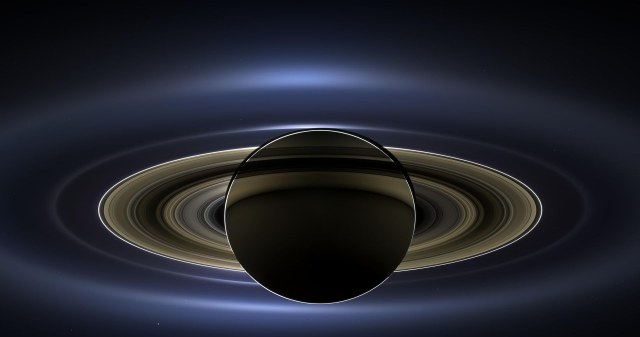 Saturn emituje tajemnicze dźwięki, które zarejestrowane zostały przez instrumenty sondy Cassini /NASA
