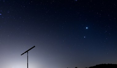 Saturn i Neptun w rzadkiej koniunkcji. Gdzie i kiedy patrzeć na niebo?