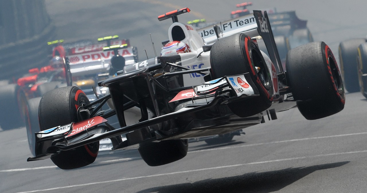 Sauber Japończyka  Kamui Kobayashi w powietrzu /AFP