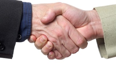 Savoir-vivre: Podawanie dłoni na powitanie