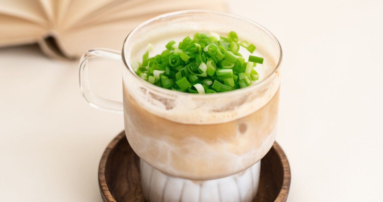 Scallion latte to nowy trend z prosto z Chin, który podbija Tik Toka /Federica Gioia /Canva Pro