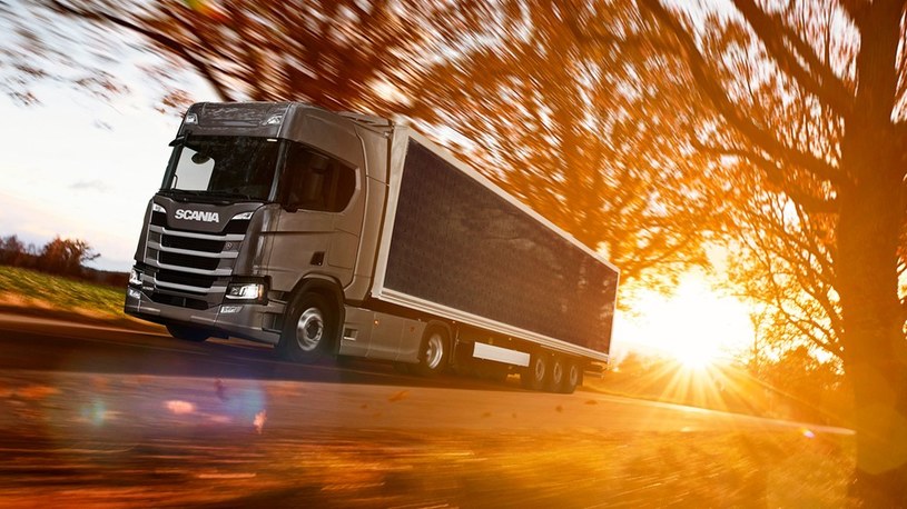 Scania rozpoczęła testy ciężarówek pokrytych panelami słonecznymi /Geekweek