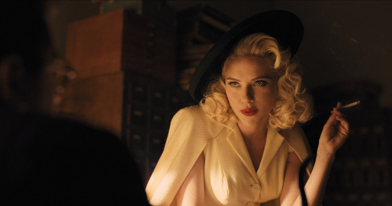 Scarlett Johansson (DeeAnna Mora) w filmie "Ave, Cezar!" /materiały dystrybutora