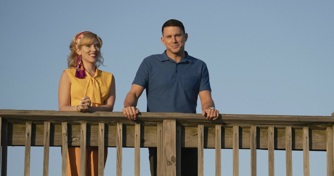 Scarlett Johansson i Channing Tatum w filmie "Zabierz mnie na księżyc" /Dan McFadden/Associated Press/East News /East News