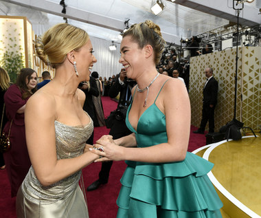Scarlett Johansson i Florence Pugh jak siostry