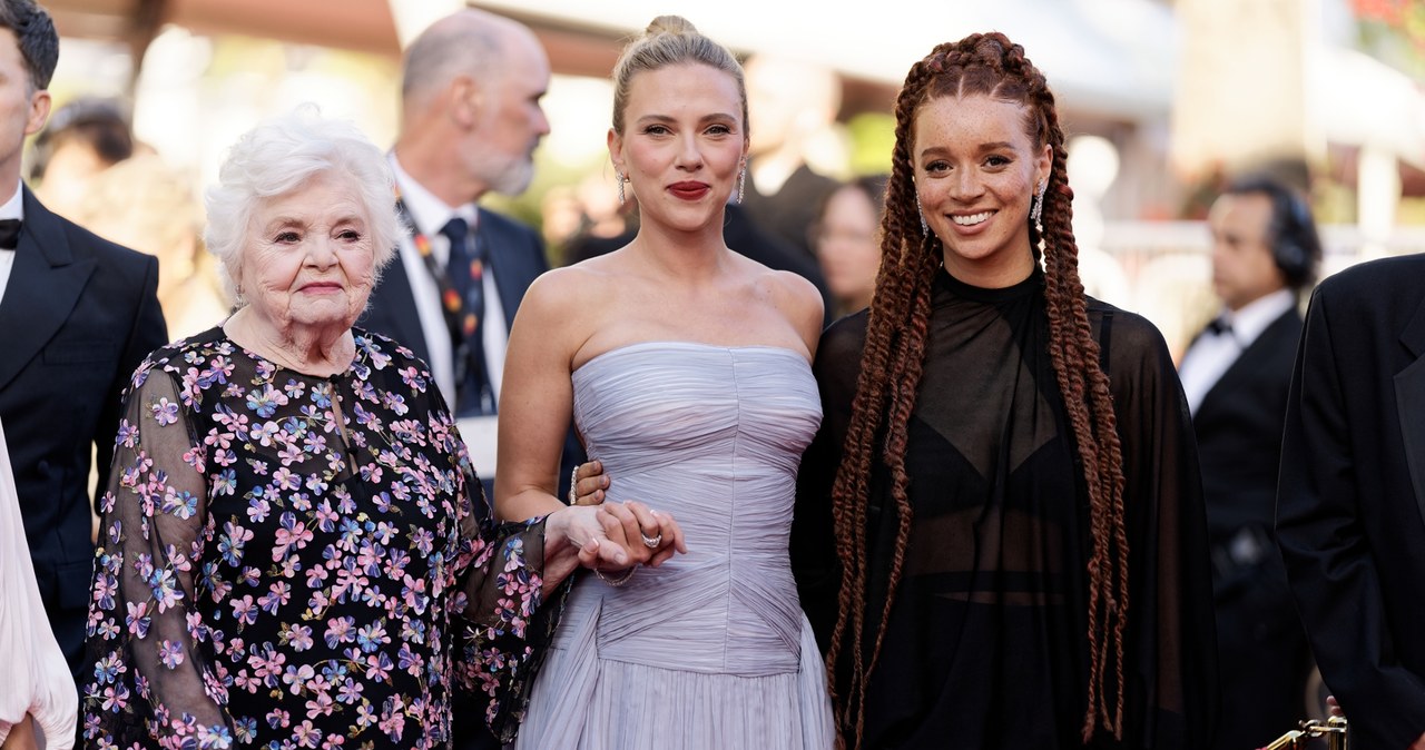 Scarlett Johansson, June Squibb i Erin Kellyman w Cannes w 2025 roku /	Sylvain Lefevre / Contributor /Getty Images
