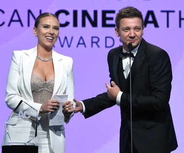 Scarlett Johansson odwiedziła Jeremy'ego Rennera. "Jest superbohaterem"