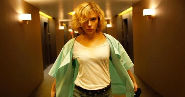 Scarlett Johansson w filmie "Lucy" /materiały dystrybutora