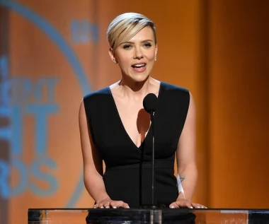 Scarlett Johansson wraz zespołem przerabia New Order 