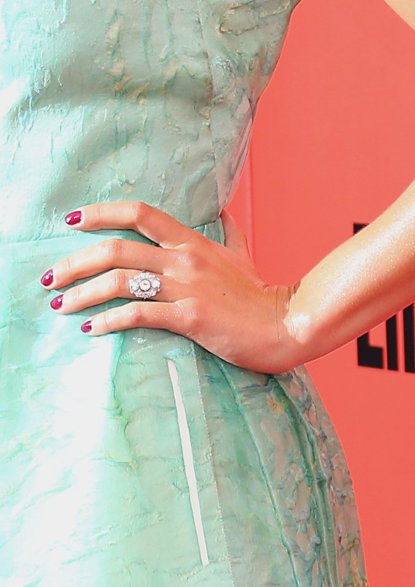 Scarlett pochwaliła się pierścionkiem w Wenecji /Getty Images/Flash Press Media