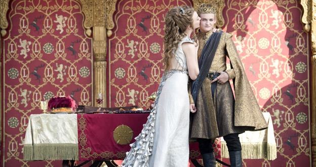 Scena ślubu Joffrey'a (Jack Gleeson) i Margaery (Natalie Dormer) /HBO